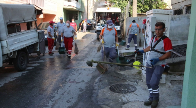Bayraklı'da 24 mahalle köşe bucak temizlendi
