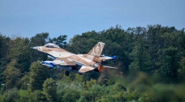 BAE Yunanistan ordusuna destek için Girit'e 4 F-16 gönderdi