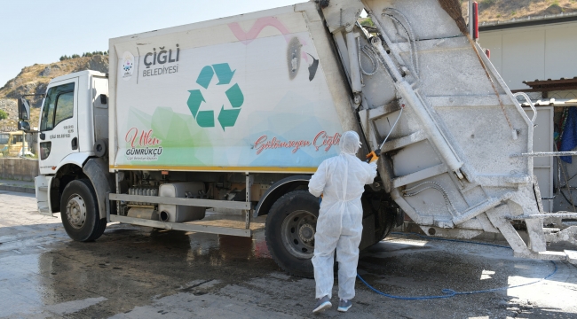 Çiğli'de çöp kamyonlarına Koronavirüs dezenfeksiyonu