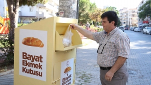 Karşıyaka'da bayat ekmekler toplanıyor
