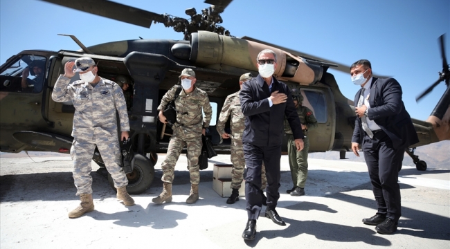 Millî Savunma Bakanı Hulusi Akar Ve Komutanlar Irak Sınır Hattında