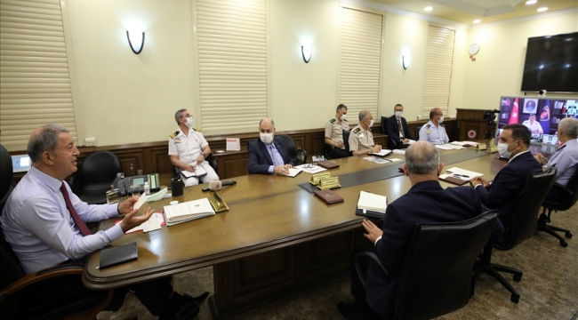 Millî Savunma Bakanı Hulusi Akar, Video Telekonferans Yöntemiyle Birlik Komutanlarına Seslendi