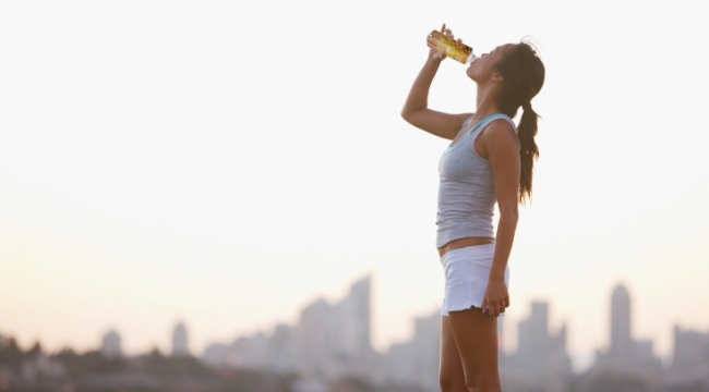 Spor sonrası kaybedilen enerjiyi meyve suyu içerek kazanın