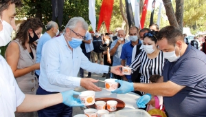 Ödemiş Belediyesi'nden aşure ikramı 