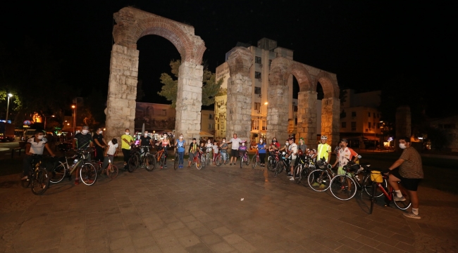 Otomobilsiz Kent Gününde Efes Selçuk Sokakları Bisikletliler İçin Kapatıldı