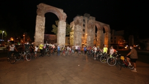 Otomobilsiz Kent Gününde Efes Selçuk Sokakları Bisikletliler İçin Kapatıldı