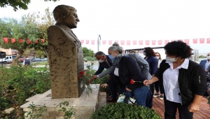 Ahmet Taner Kışlalı Güzelbahçe'de Unutulmadı