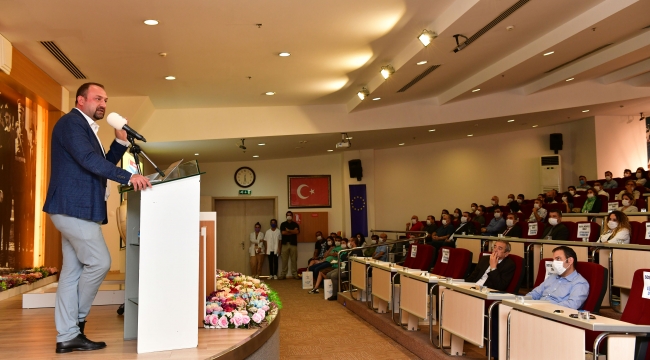 Başkan Gümrükçü'den belediye personeline 500 Gün Sunumu 