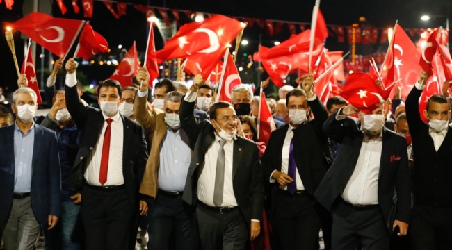 Cumhuriyet Bayramı ateşi Konak'tan yayıldı