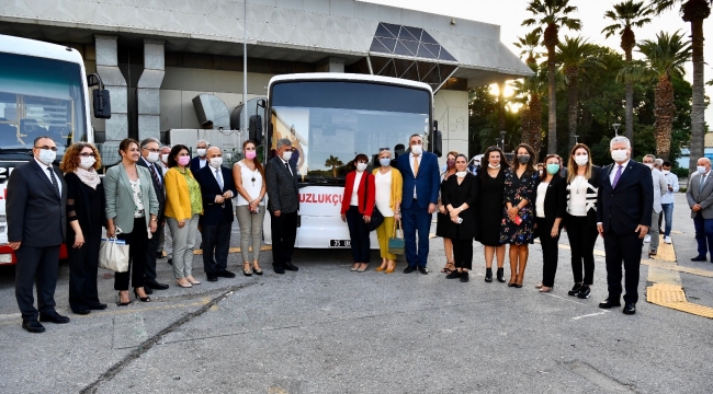 İzmir Büyükşehir Belediyesi 9 ilçeye otobüs hibe etti