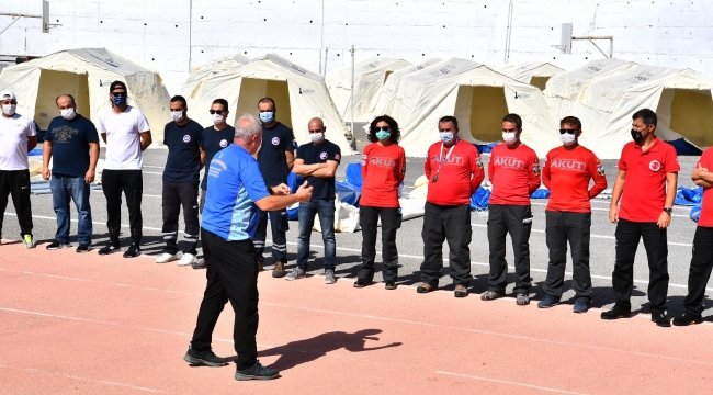 İzmir gönüllüleri doğal afetlere hazırlanıyor