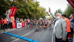 İzmir'in ilk uluslararası maratonu kentte coşku yarattı