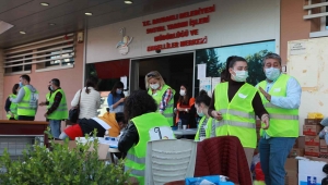 Bayraklı'nın gönüllü ordusu gece gündüz çalışıyor