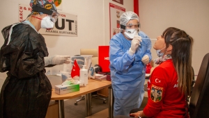 Depremde kendi canını unutan AKUT'u İEÜ Medical Park Unutmadı