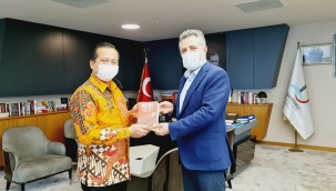 Başkan Sandal,Endonezya Büyükelçisi'ne 'Nutuk' Hediye Etti