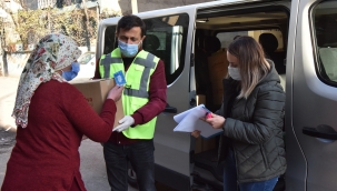 Bornova Belediyesinden miniklere yılbaşı ikramı
