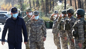 Millî Savunma Bakanı Hulusi Akar ve Komutanlar Sınır Hattında