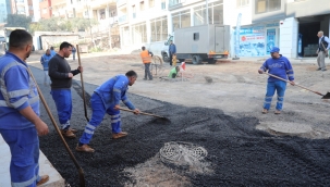 Bayraklı'ya 1 Yılda 90 Bin Ton Asfalt, 35 Bin Metrekare Kilit Parke