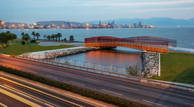 Bayraklı yaya köprüsüne uluslararası tasarım ödülü