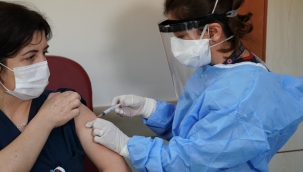 EÜ'de 6 bin sağlık çalışanına aşının ilk dozu yapıldı
