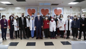 Rektör Budak, Covid hastalarına immun plazma sağlayan ilk merkezi ziyaret etti