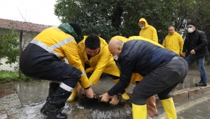 Başkan Kılıç sel felaketine karşı A takımıyla sahada 