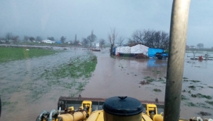 Bergama Belediyesi yağış taşkınlarına anında müdahale etti
