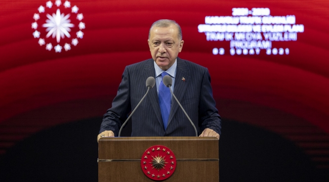 Cumhurbaşkanı Erdoğan: "Dünyada trafik kazalarındaki can kaybında yüzde 50 azalış hedefini tutturan iki ülkeden biri olduk"