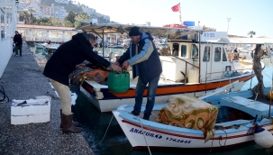 Kuşadası Belediyesi'nden Balıkçı Esnafına Malzeme Desteği