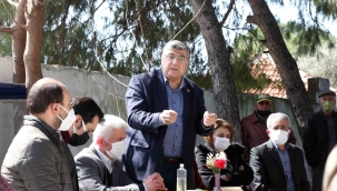 Arazileri satışa çıkarılan köylere Sındır'dan çıkarma; "kimin malını kime satıyorsunuz!" 