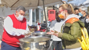 Başkan Oran'dan soğan üreticisine destek