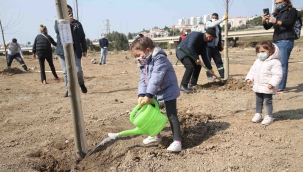 Karşıyaka'da fidanlar toprakla buluştu