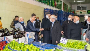 Kılıçdaroğlu İzmir'de hal esnafıyla buluştu 