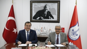 Konak'ta hem kırtasiyecilere hem öğrencilere destek