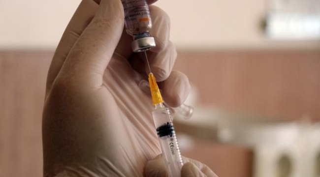 Rehber güncellendi: İki doz aşı olanlara karantina uygulaması kalktı