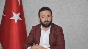 AK Parti Menderes İlçe Başkanı Süleyman Artcı; "Hiçbir iş yapmadığını kendisi ilan etmiştir."