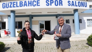 Başkan spor salonunun anahtarını şampiyona teslim etti