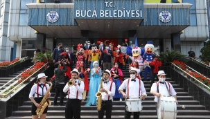 Buca'da gün boyu 23 Nisan'a yakışır kutlama 