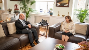 Fatma Şahin, Tunç Soyer'i ziyaret etti ,Başkanlar işbirliğinin devam etmesini istedi