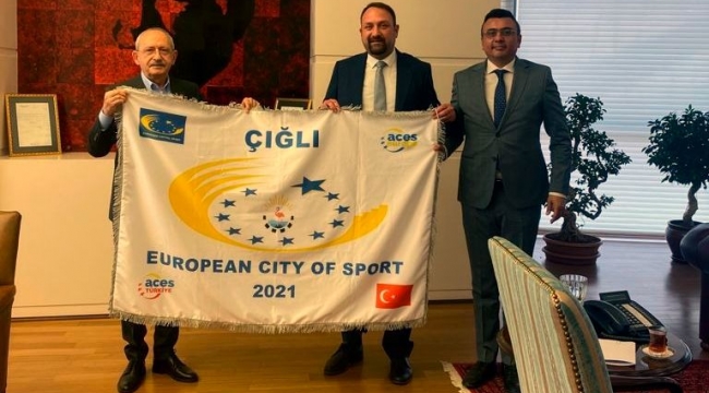 Başkan Gümrükçü, "Avrupa Spor Kenti" Ödülü Kemal Kılıçdaroğlu'na Takdim Etti 