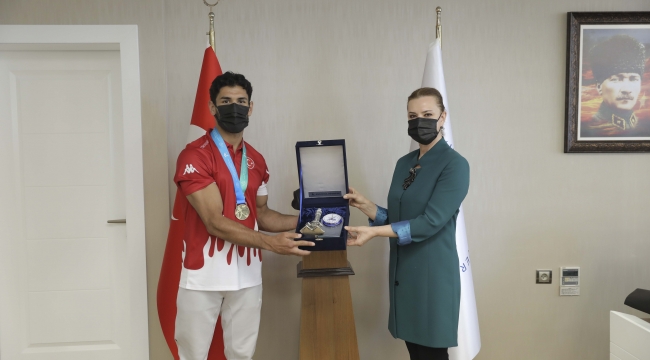 DEÜ Öğrencisi Wushu Dünya Şampiyonu Oldu
