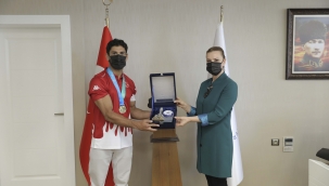 DEÜ Öğrencisi Wushu Dünya Şampiyonu Oldu