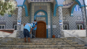 Kuşadası Belediyesi'nden Camilerde Bayram Temizliği