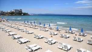 Kuşadası Mavi Bayraklı Plajları İle Misafirlerini Bekliyor 
