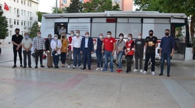 MHP Karşıyaka İlçe Teşkilatı'ndan Kan Bağışı 