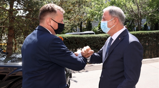 Millî Savunma Bakanı Hulusi Akar, Polonya Savunma Bakanı Mariusz Blaszczak İle Bir Araya Geldi