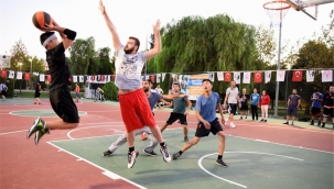 Bornova'da basketbol sahaları yenileniyor