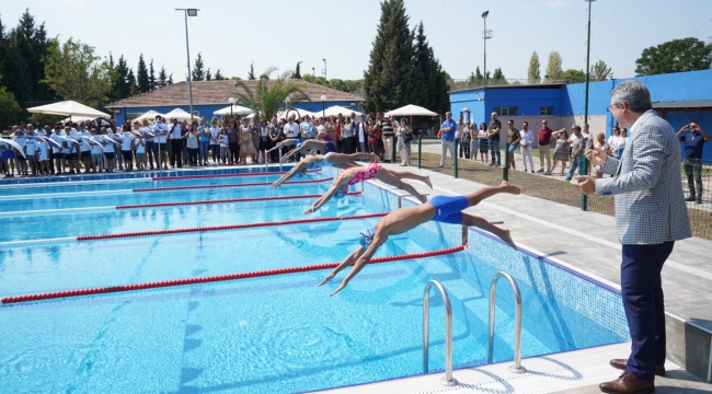  Ege Üniversitesi "Yüzme Bilmeyen Kalmasın" diyor