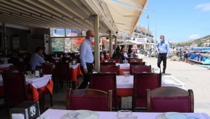 Foça'da Restoran ve Kafeler Açıldı Yüzler Gülmeye Başladı