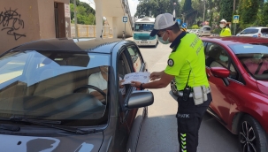 Torbalı'da yayalara yol veren sürücüler ödüllendirildi